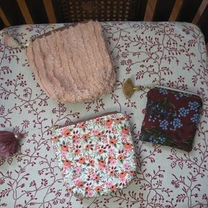 Bundle of essential oil pouches